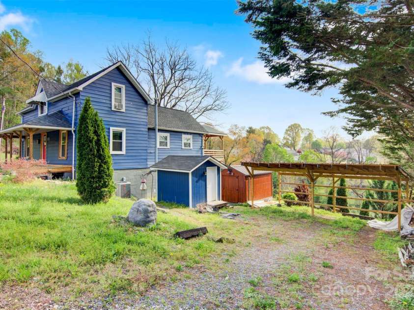 403 Spruce Street, Lenoir, NC 28645.  MLS# CAR4240028, YatesRealty ID 11979. 