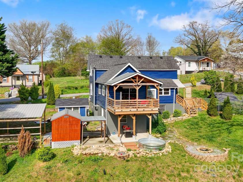 403 Spruce Street, Lenoir, NC 28645.  MLS# CAR4240028, YatesRealty ID 11979. 