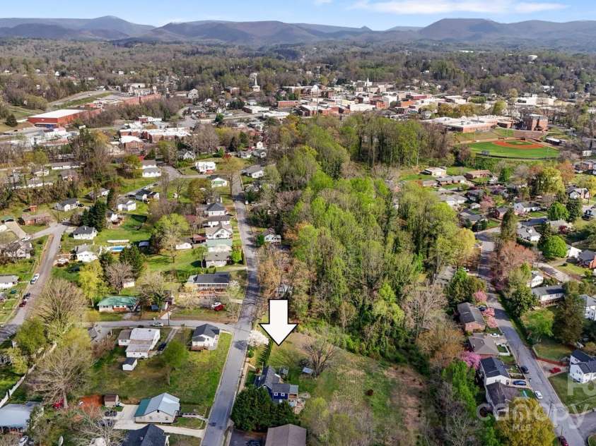 403 Spruce Street, Lenoir, NC 28645.  MLS# CAR4240028, YatesRealty ID 11979. 