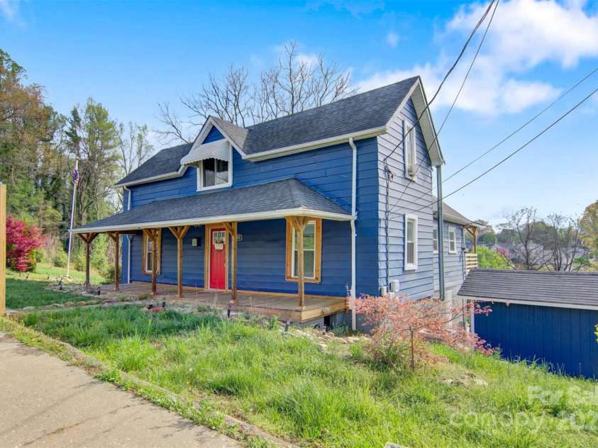 403 Spruce Street, Lenoir, NC 28645.  MLS# CAR4240028, YatesRealty ID 11979. 