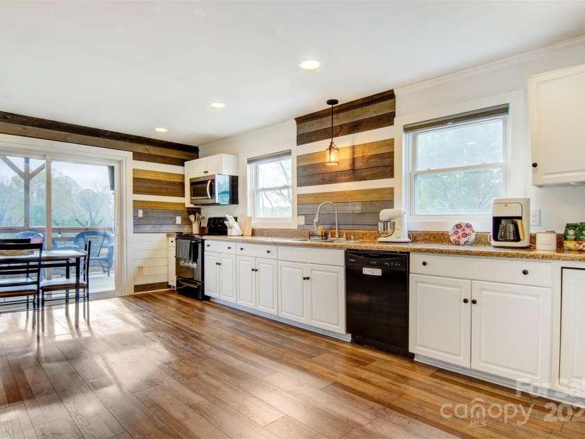 403 Spruce Street, Lenoir, NC 28645.  MLS# CAR4240028, YatesRealty ID 11979. 