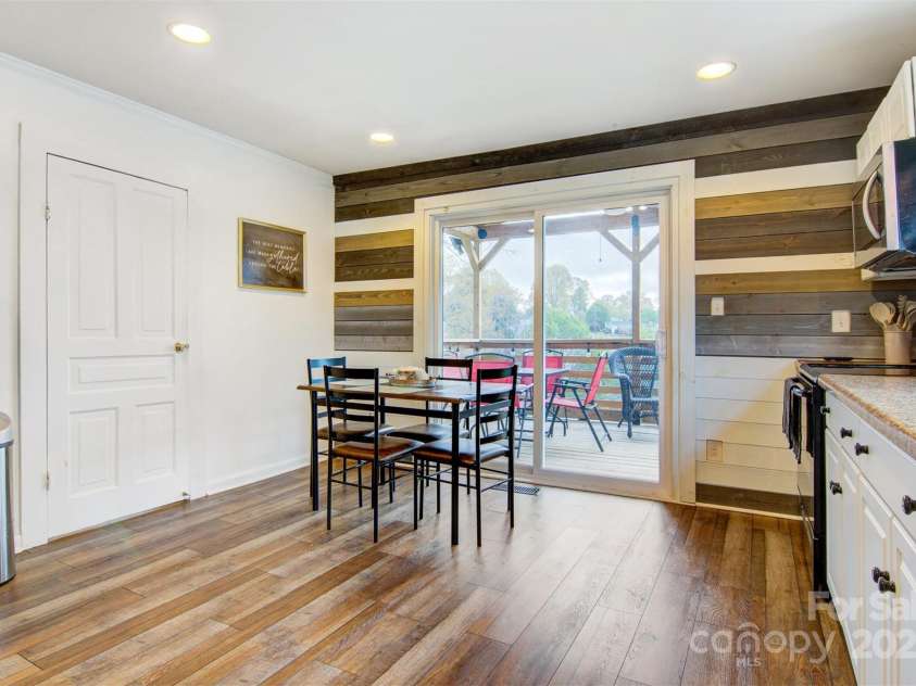 403 Spruce Street, Lenoir, NC 28645.  MLS# CAR4240028, YatesRealty ID 11979. 