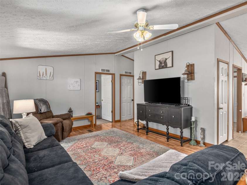 114 Gateway Cove, Canton, NC 28716.  MLS# CAR4361350, YatesRealty ID 11981. 