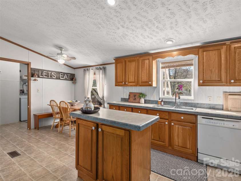 114 Gateway Cove, Canton, NC 28716.  MLS# CAR4361350, YatesRealty ID 11981. 