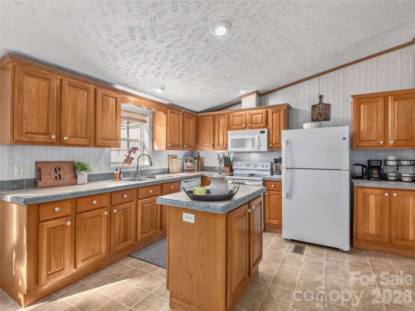 114 Gateway Cove, Canton, NC 28716.  MLS# CAR4361350, YatesRealty ID 11981. 