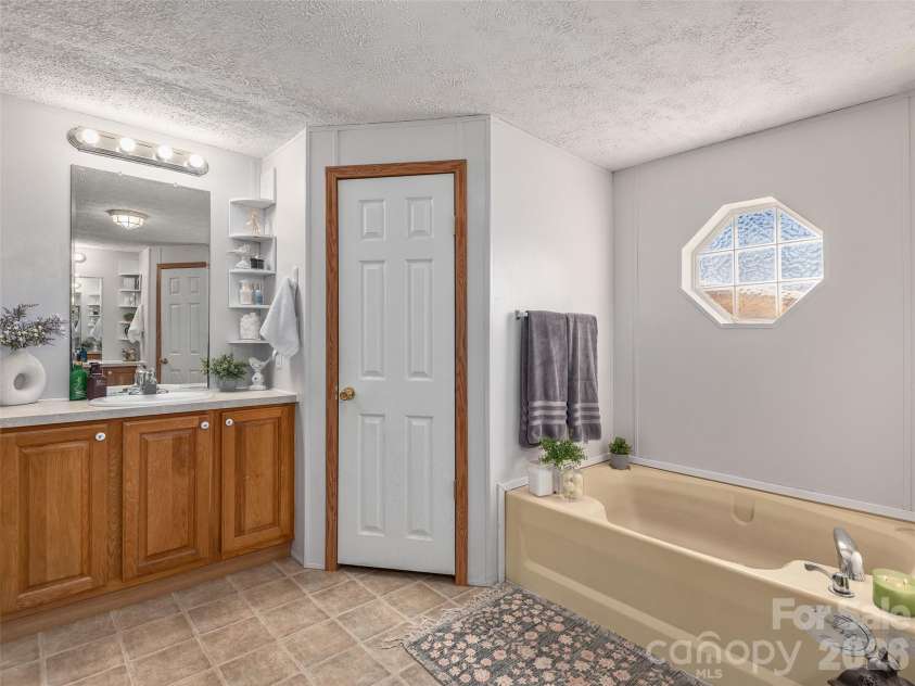 114 Gateway Cove, Canton, NC 28716.  MLS# CAR4361350, YatesRealty ID 11981. 