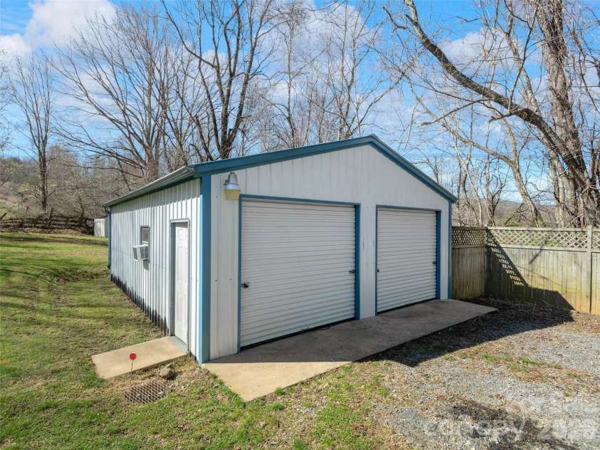 114 Gateway Cove, Canton, NC 28716.  MLS# CAR4361350, YatesRealty ID 11981. 