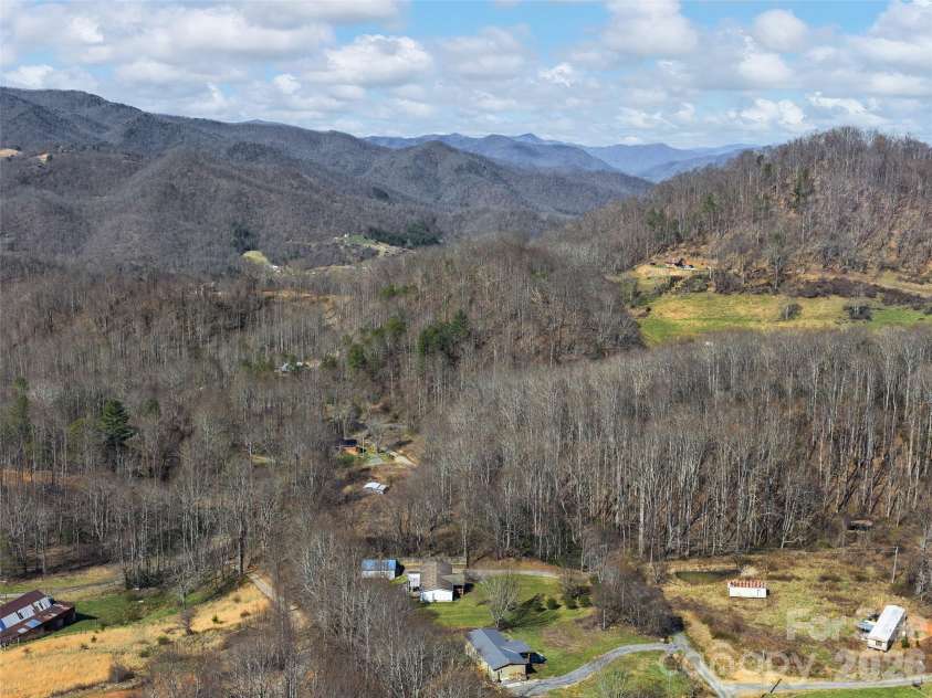 114 Gateway Cove, Canton, NC 28716.  MLS# CAR4361350, YatesRealty ID 11981. 