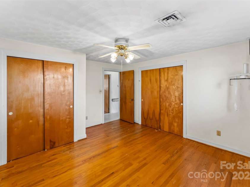 3320 28th Street, Hickory, NC 28601.  MLS# CAR4244471, YatesRealty ID 11984. 