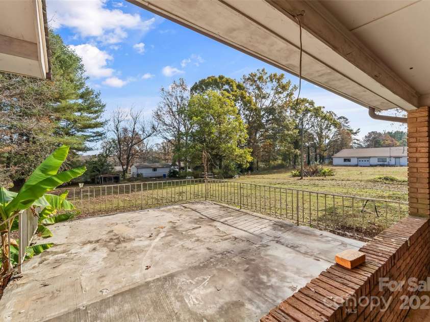 3320 28th Street, Hickory, NC 28601.  MLS# CAR4244471, YatesRealty ID 11984. 