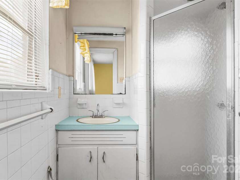 3320 28th Street, Hickory, NC 28601.  MLS# CAR4244471, YatesRealty ID 11984. Primary bathroom