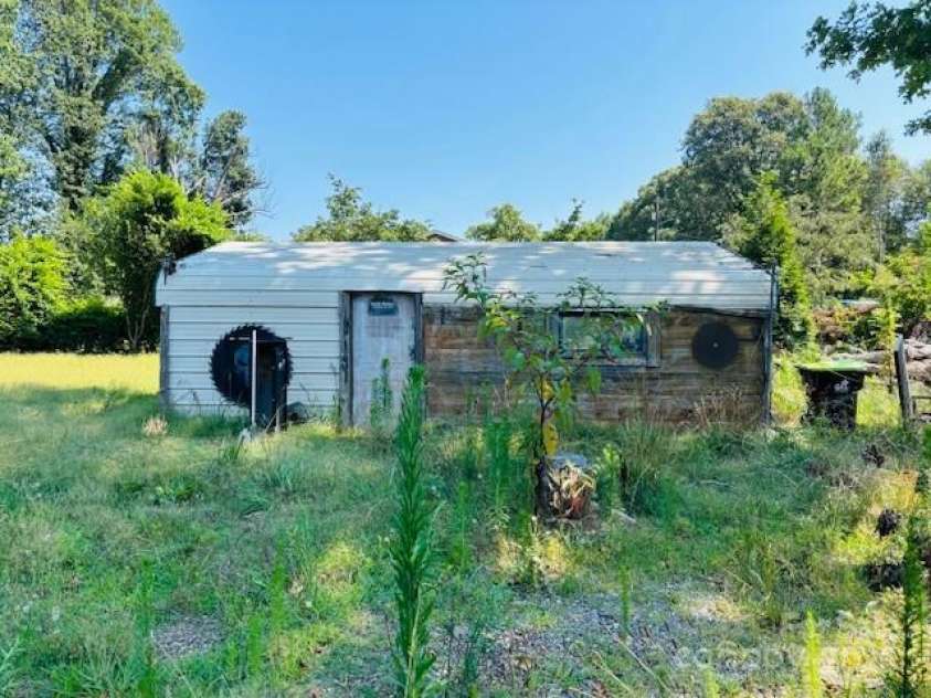 198 Morningside Drive, Ellenboro, NC 28040.  MLS# CAR4278338, YatesRealty ID 11985. 