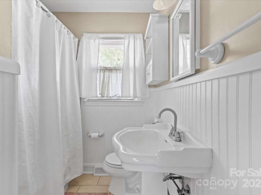 2721 Albany Lane, Charlotte, NC 28205.  MLS# CAR4245980, YatesRealty ID 11985. Bathroom