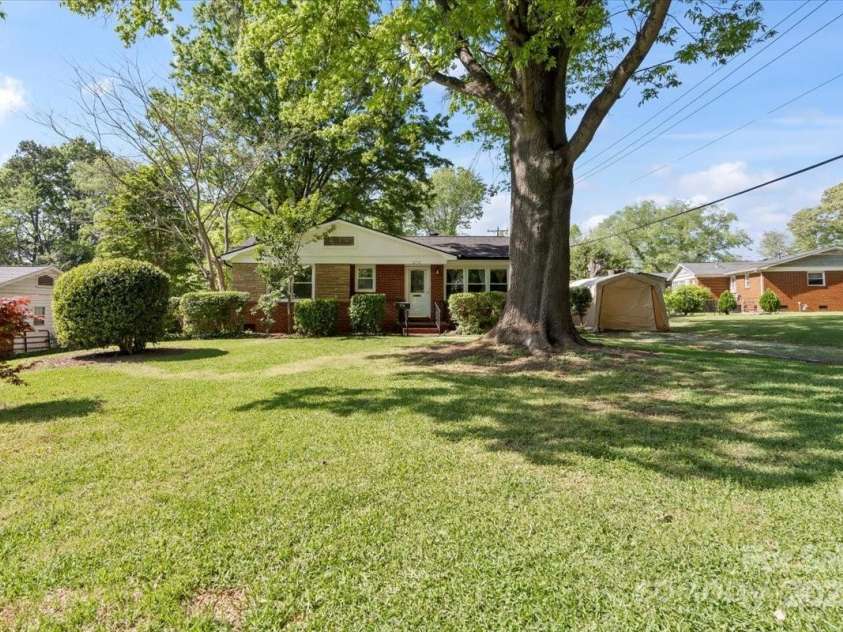 2721 Albany Lane, Charlotte, NC 28205.  MLS# CAR4245980, YatesRealty ID 11985. Front of Home