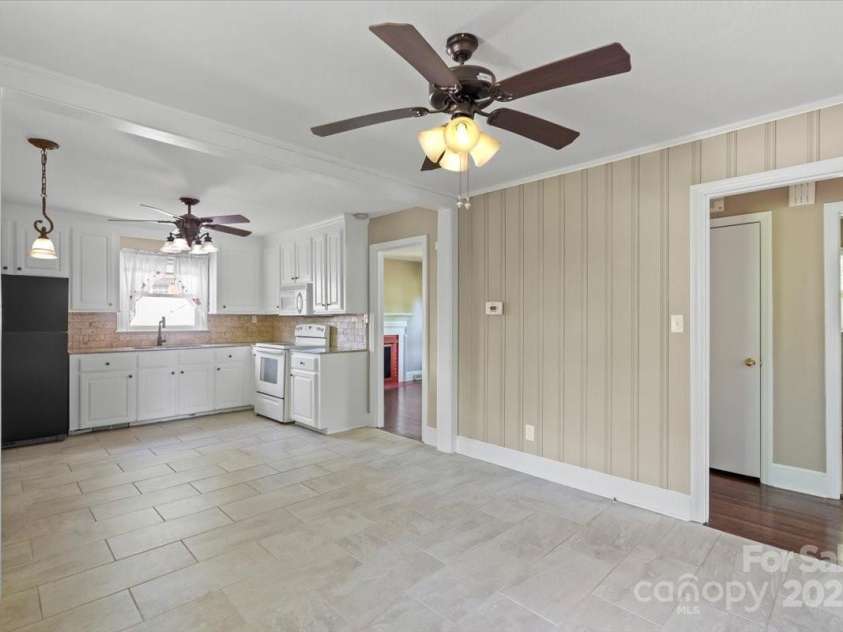 2721 Albany Lane, Charlotte, NC 28205.  MLS# CAR4245980, YatesRealty ID 11985. Kitchen