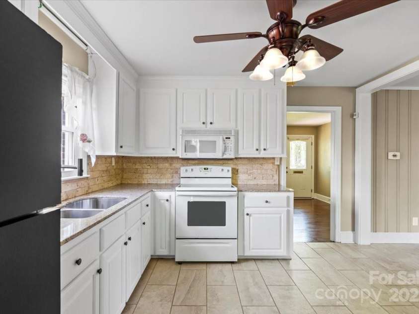 2721 Albany Lane, Charlotte, NC 28205.  MLS# CAR4245980, YatesRealty ID 11985. Kitchen