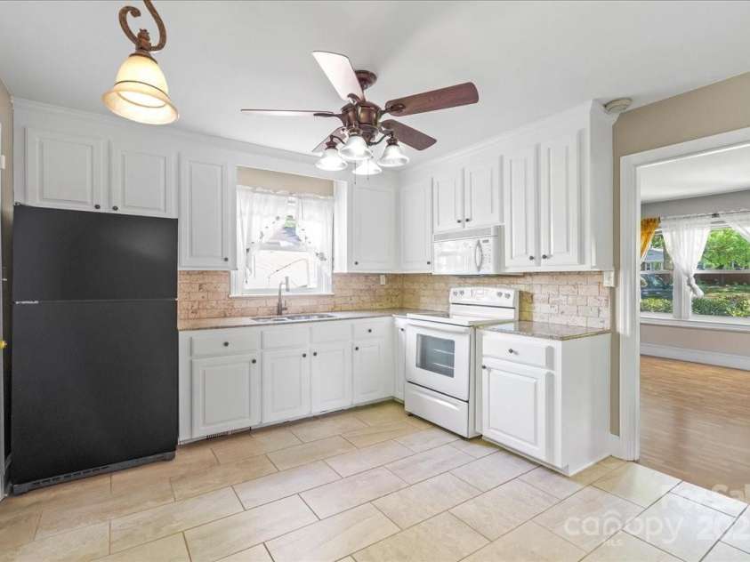 2721 Albany Lane, Charlotte, NC 28205.  MLS# CAR4245980, YatesRealty ID 11985. Kitchen