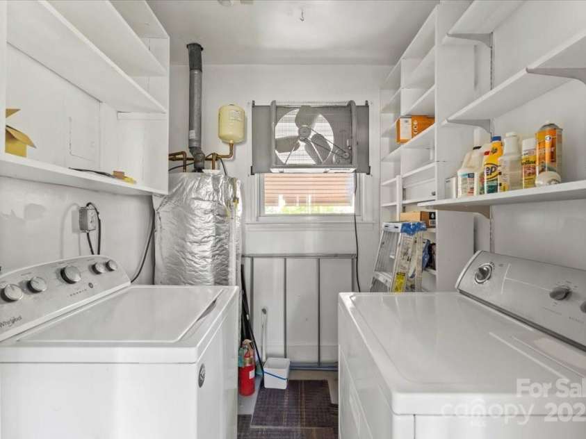 2721 Albany Lane, Charlotte, NC 28205.  MLS# CAR4245980, YatesRealty ID 11985. Laundry