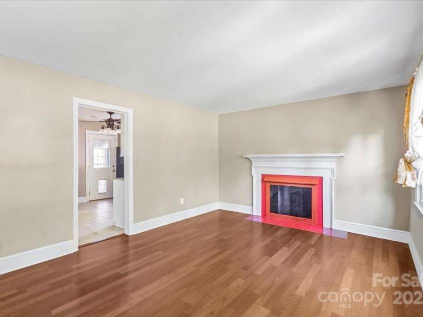 2721 Albany Lane, Charlotte, NC 28205.  MLS# CAR4245980, YatesRealty ID 11985. Living Room