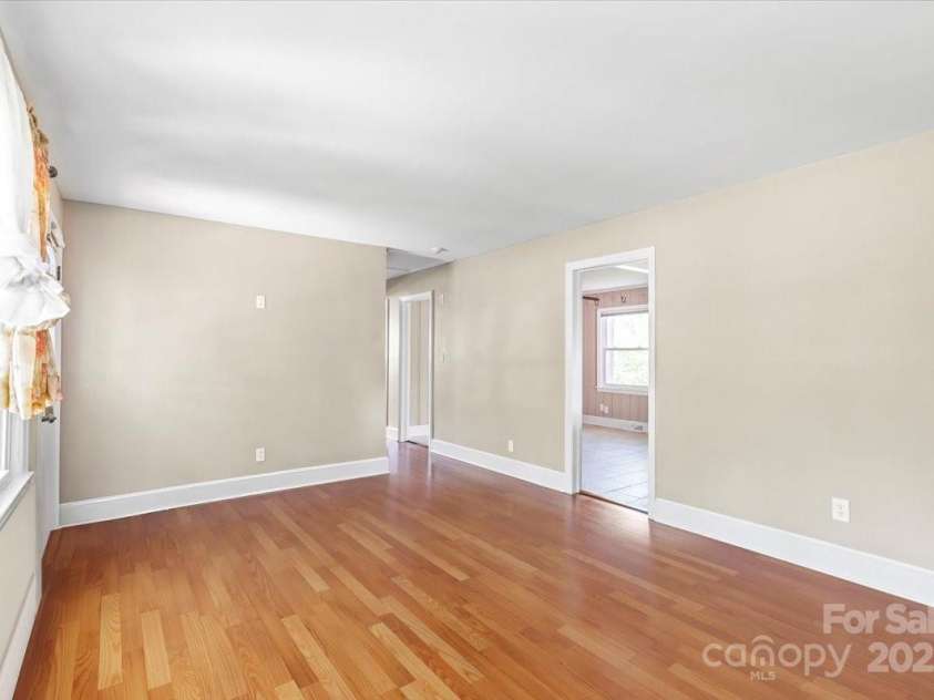 2721 Albany Lane, Charlotte, NC 28205.  MLS# CAR4245980, YatesRealty ID 11985. Living Room