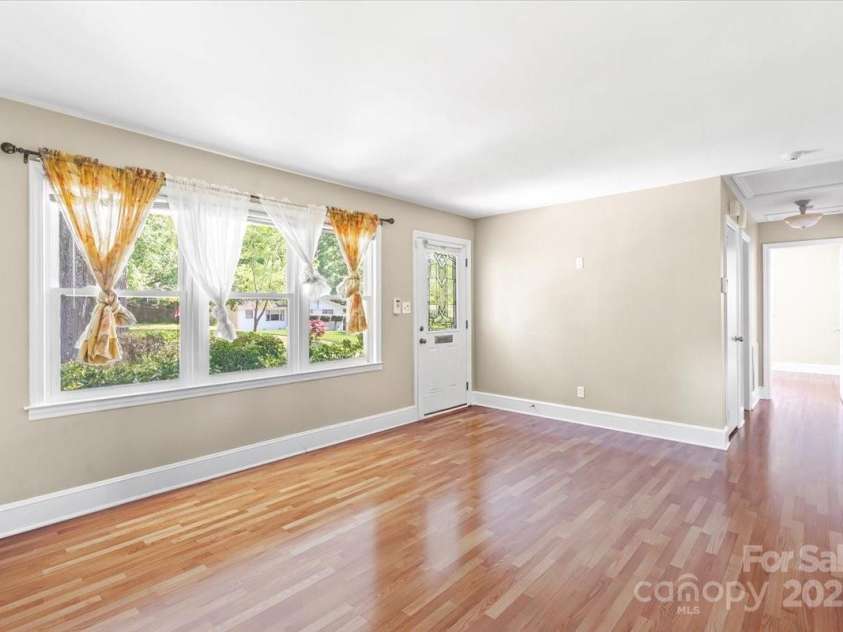 2721 Albany Lane, Charlotte, NC 28205.  MLS# CAR4245980, YatesRealty ID 11985. Living Room