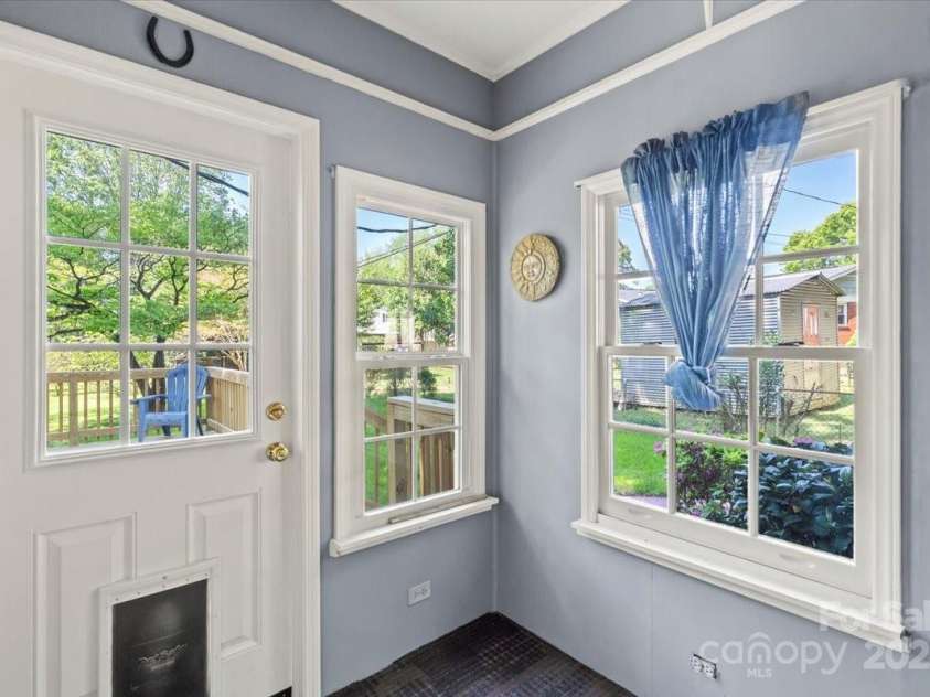 2721 Albany Lane, Charlotte, NC 28205.  MLS# CAR4245980, YatesRealty ID 11985. Patio