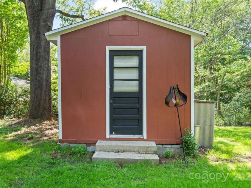 2721 Albany Lane, Charlotte, NC 28205.  MLS# CAR4245980, YatesRealty ID 11985. Shed