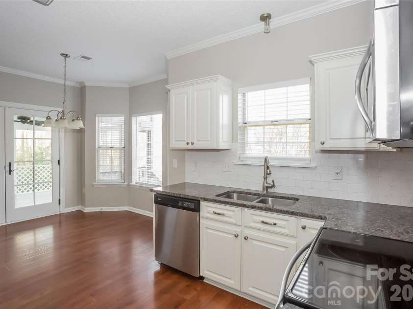 7300 Reynard Lane, Charlotte, NC 28215.  MLS# CAR4356634, YatesRealty ID 11987. 