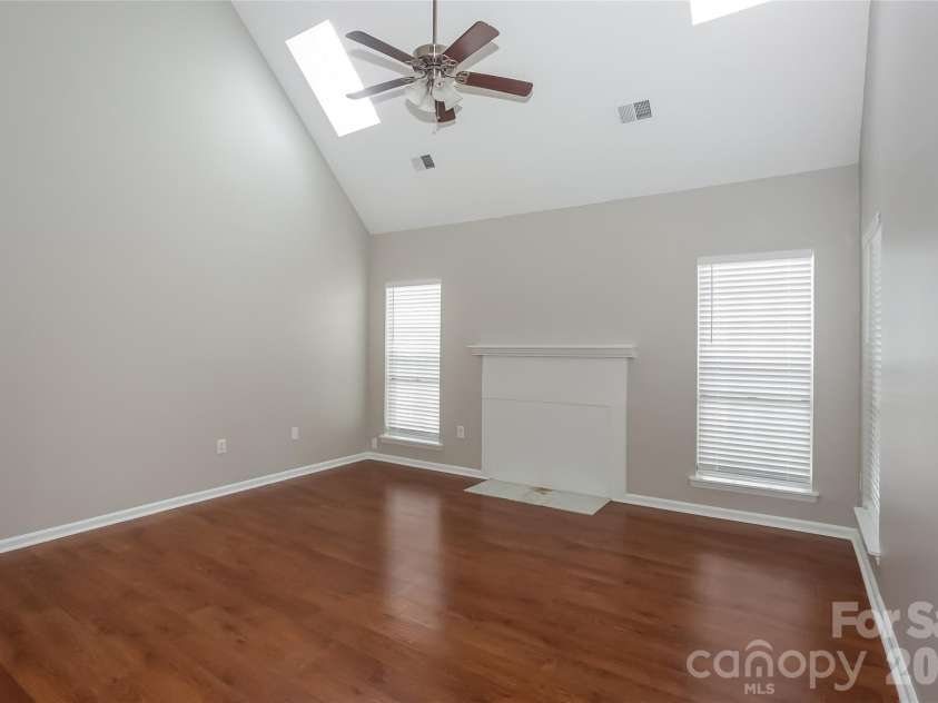 7300 Reynard Lane, Charlotte, NC 28215.  MLS# CAR4356634, YatesRealty ID 11987. 