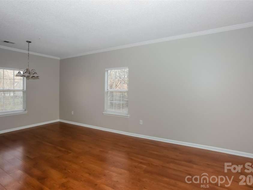 7300 Reynard Lane, Charlotte, NC 28215.  MLS# CAR4356634, YatesRealty ID 11987. 
