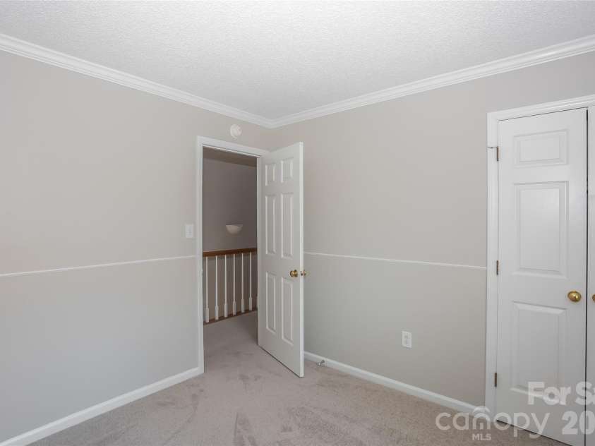 7300 Reynard Lane, Charlotte, NC 28215.  MLS# CAR4356634, YatesRealty ID 11987. 