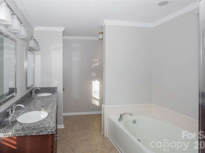 7300 Reynard Lane, Charlotte, NC 28215.  MLS# CAR4356634, YatesRealty ID 11987. 