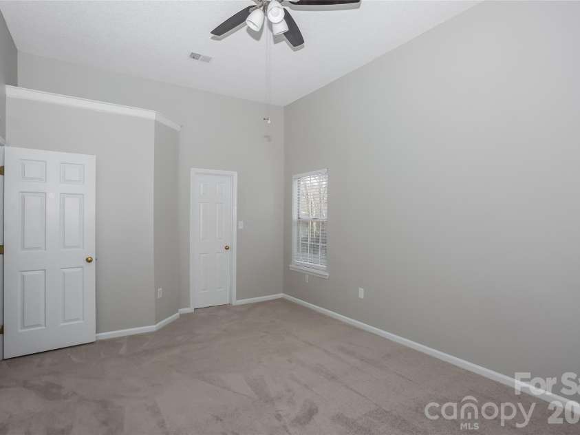 7300 Reynard Lane, Charlotte, NC 28215.  MLS# CAR4356634, YatesRealty ID 11987. 