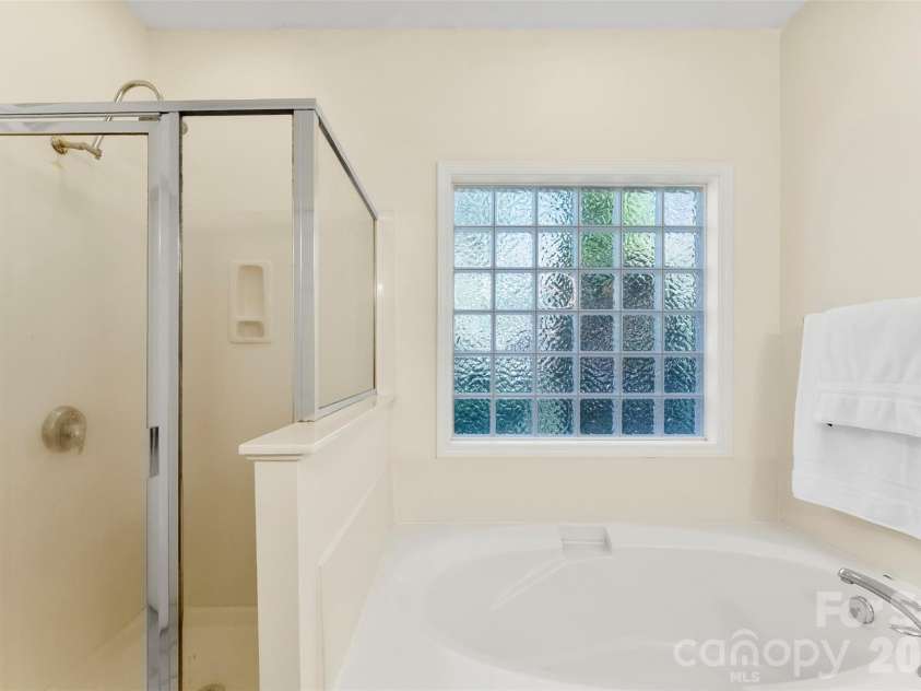 2618 Firethorn Court, Gastonia, NC 28056.  MLS# CAR4341246, YatesRealty ID 11988. Primary Bathroom