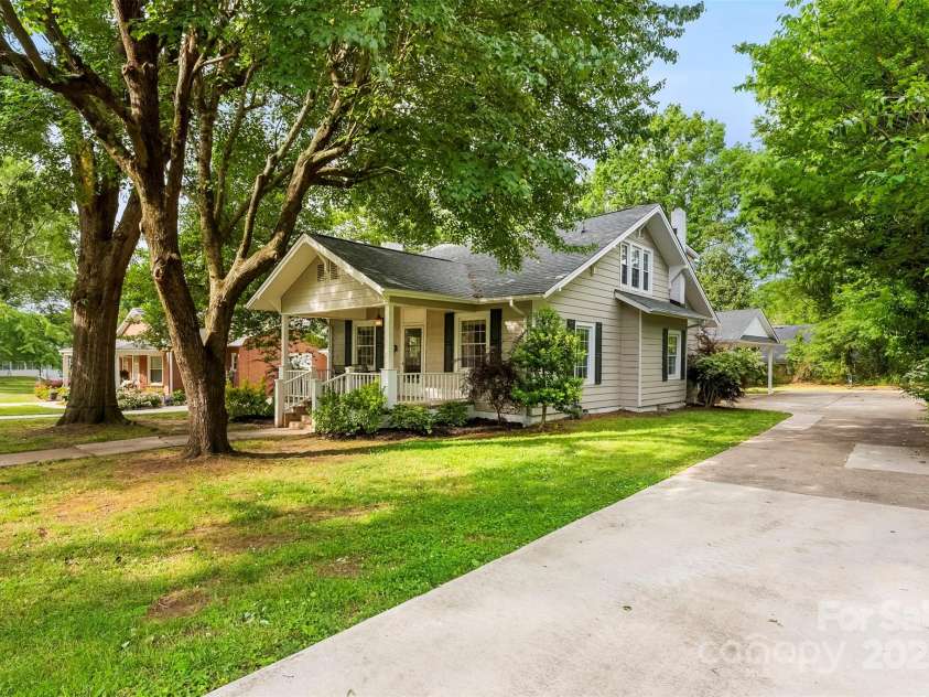 204 Elm Street, Cherryville, NC 28021.  MLS# CAR4257163, YatesRealty ID 11989. 