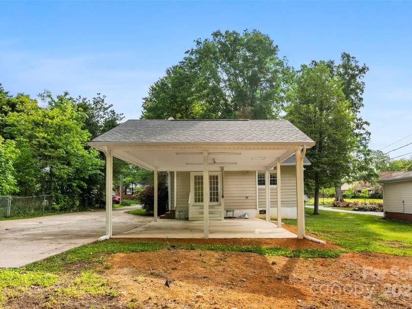 204 Elm Street, Cherryville, NC 28021.  MLS# CAR4257163, YatesRealty ID 11989. 