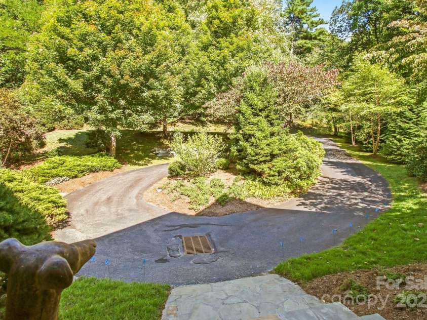 285 Wetherley None, Boone, NC 28607.  MLS# CAR4247849, YatesRealty ID 1199. Circular driveway at front of home