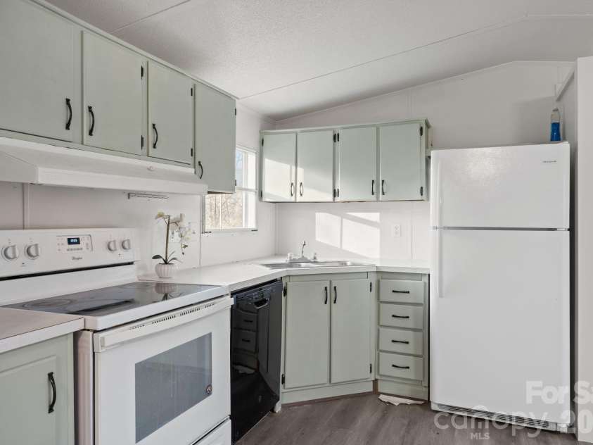 19 Kayce Drive, Candler, NC 28715.  MLS# CAR4365336, YatesRealty ID 11990. 