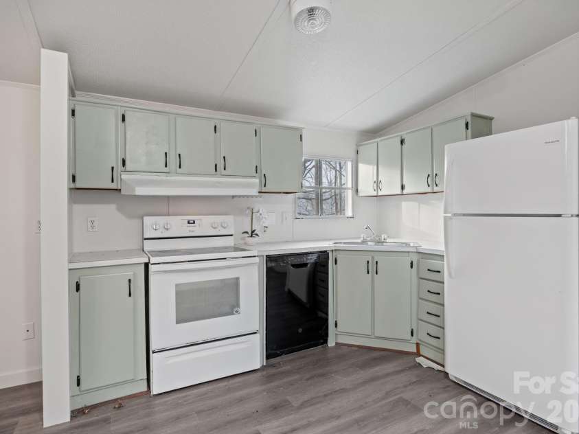 19 Kayce Drive, Candler, NC 28715.  MLS# CAR4365336, YatesRealty ID 11990. 