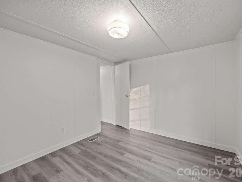 19 Kayce Drive, Candler, NC 28715.  MLS# CAR4365336, YatesRealty ID 11990. 