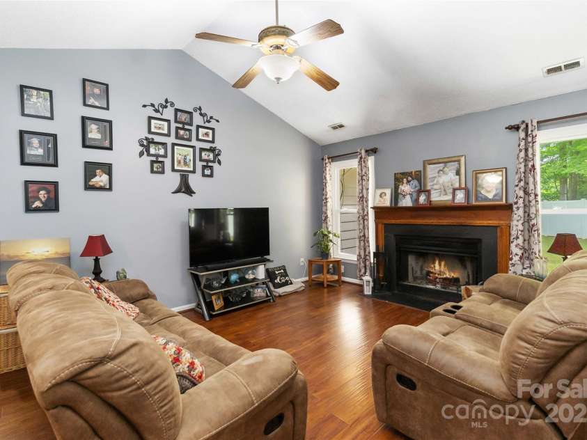 6736 Raeburn Lane, Charlotte, NC 28227.  MLS# CAR4307387, YatesRealty ID 11990. 