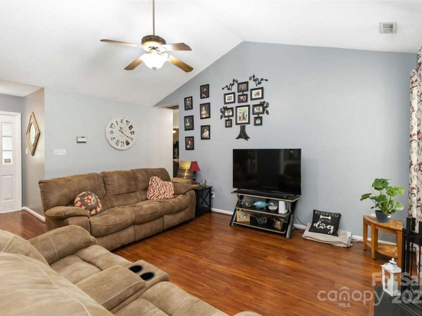 6736 Raeburn Lane, Charlotte, NC 28227.  MLS# CAR4307387, YatesRealty ID 11990. 