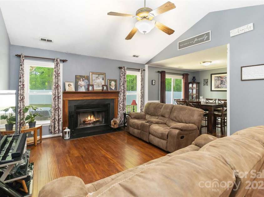 6736 Raeburn Lane, Charlotte, NC 28227.  MLS# CAR4307387, YatesRealty ID 11990. 