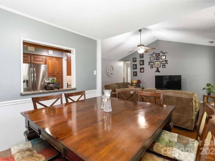 6736 Raeburn Lane, Charlotte, NC 28227.  MLS# CAR4307387, YatesRealty ID 11990. 
