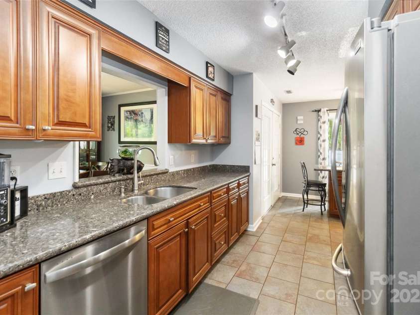 6736 Raeburn Lane, Charlotte, NC 28227.  MLS# CAR4307387, YatesRealty ID 11990. 