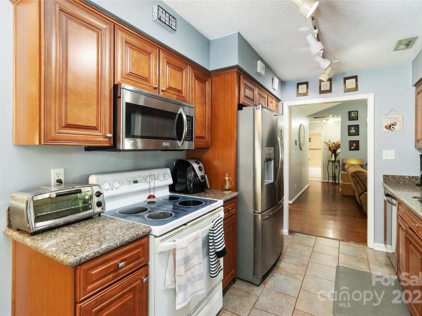 6736 Raeburn Lane, Charlotte, NC 28227.  MLS# CAR4307387, YatesRealty ID 11990. 