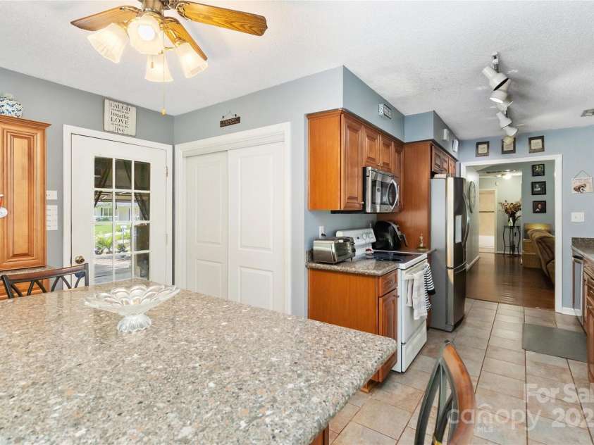 6736 Raeburn Lane, Charlotte, NC 28227.  MLS# CAR4307387, YatesRealty ID 11990. 