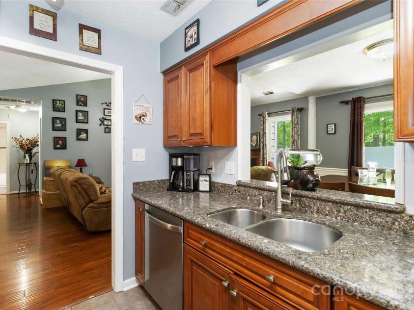 6736 Raeburn Lane, Charlotte, NC 28227.  MLS# CAR4307387, YatesRealty ID 11990. 
