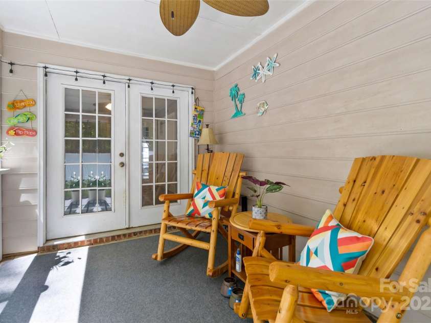 6736 Raeburn Lane, Charlotte, NC 28227.  MLS# CAR4307387, YatesRealty ID 11990. 