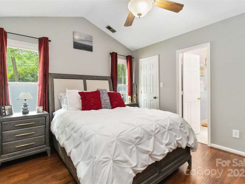 6736 Raeburn Lane, Charlotte, NC 28227.  MLS# CAR4307387, YatesRealty ID 11990. 